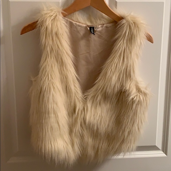 H&M Jackets & Blazers - Hm faux fur cropped vest